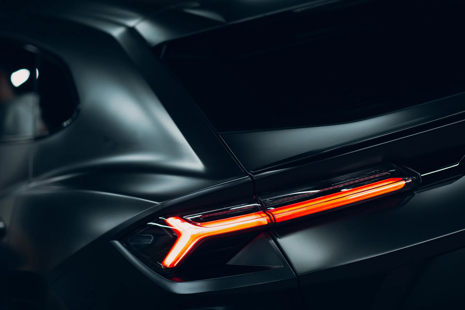 lamborghini-urus-black-sport-car-sports-cars-matt-2023-11-27-05-08-53-utc